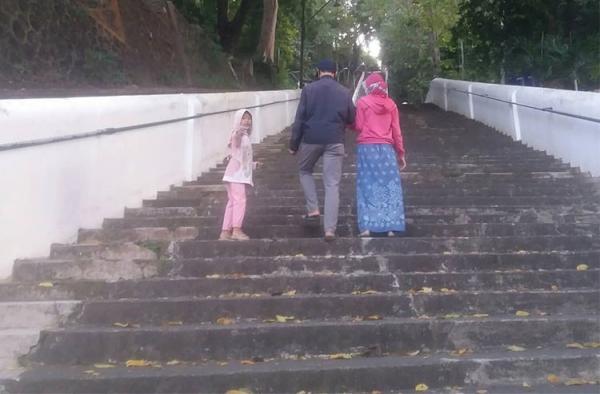 Makam Raja Imogiri Kawasan Makam Raja Pajimatan Imogiri menjadi salah tempat jogging di Bantul Yogyakarta. (Foto: IG/Luthfi-kalila)