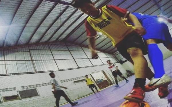 Pemain futsal di Dolano Futsal, Bantul. (Foto: Instagram/@dolanofutsal)
