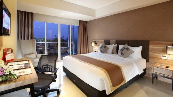 SWISS BELLIN Hotel murah di Karawang Jawa Barat ini berlokasi di Jalan A Yani Nomor 29, Tanjungpura, Kecamatan Karawang Barat. (Foto: Facebook/@swissbelinnkarawang)