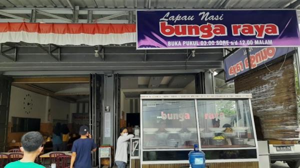 Tempat makan di Sumatera Barat-1 Tempat makan di Sumatera Barat, Lapau Nasi Bunga Raya (Dokumen Yopi Ismed)