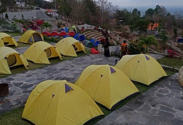 Watu Tapak Camp Hill menjadi salah satu tempat camping di Sleman. (Foto: IG/Watu tapak)