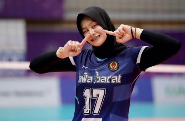 Pevoli cantik Wilda Nurfadhilah kembali mengukir prestasi. Dia menjadi atlet voli satu-satunya yang meraih medali emas di tiga edisi PON beruntun. (Foto: Instagram/wildanurfadhillah)