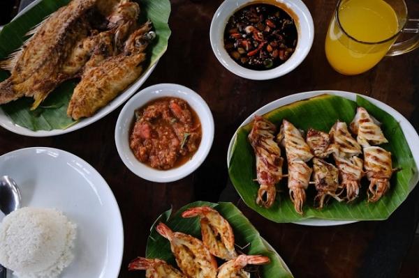 Aneka hidangan sea food menjadi menu favorit di Ikan Bakar Selat Sunda, Cilegon, Banten. (Foto: Istimewa)
