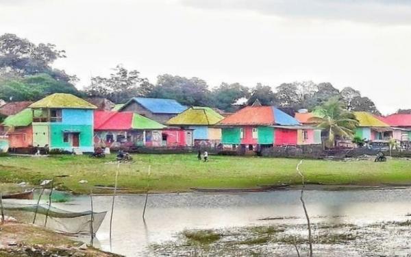 Kampung Warna warni burai Tempat wisata di Ogan Ilir berikutnya Kampung Warna Warni di Desa Burai. (Foto: @genpisumsel)