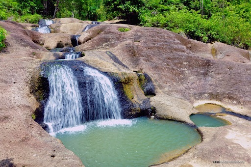 Tapian Puti, obyek wisata air terjun berkolam di Padang, Sumatera Barat. (Foto: Istimewa)