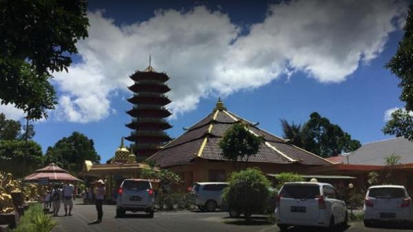 Tempat wisata di Tomohon Sulawesi Utara Tempat wisata di Tomohon Sulawesi Utara salah satunya Pagoda Ekayana. (Foto: ist)
