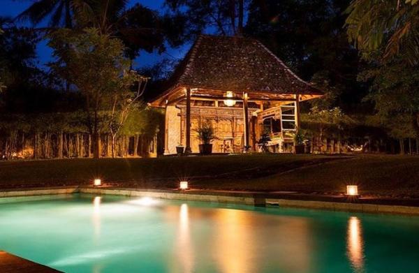 Khayangan Resort menjadi salah satu tempat menginap di Sleman dengan nuansa Jawa. (Foto: IG/Khayangan Resort)