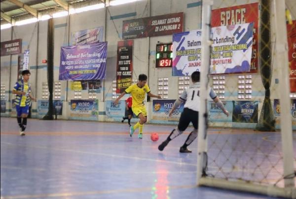 Borneo Indoor Futsal selain menyediakan lapangan futsal, tempat ini juga menawarkan fasilitas olahraga lainnya seperti lapangan bulu tangkis, lapangan basket, dan lapangan tenis meja. (foto: Instagram).