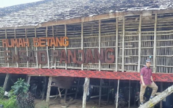 Rumah Betang Ensaid Rumah Betang Ensaid. (Foto: IG @wignyorahadi)