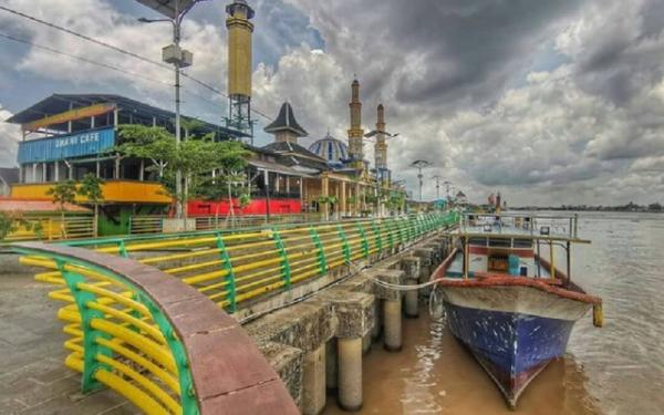 Waterfront Kota Pontianak Waterfront Kota Pontianak. (Foto: Instagram @waterfrontpontianak)