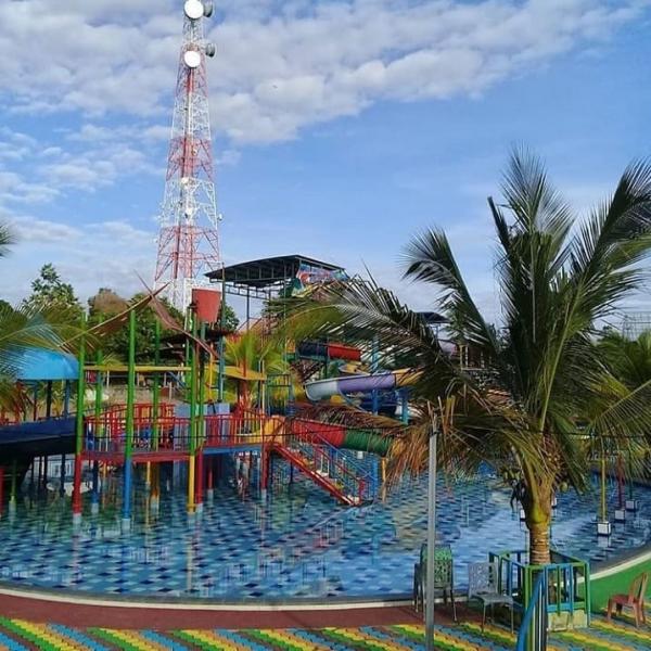 Kolam renang terdekat di Banjarmasin Kalimantan Selatan, Waterboom Banua Anyar(Foto: Instagram/Waterboom Banua Anyar) Kolam renang terdekat di Banjarmasin Kalimantan Selatan, Waterboom Banua Anyar(Foto: Instagram/Waterboom Banua Anyar)
