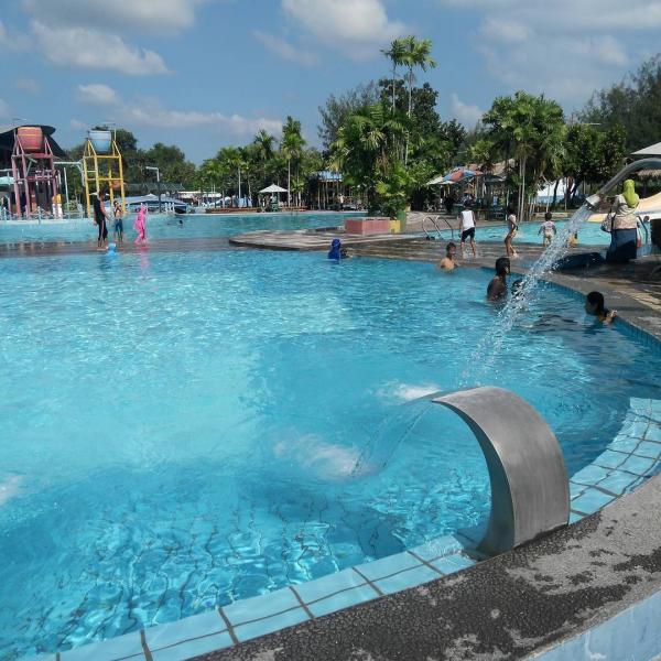 Kolam Renang Semarang Marina Kolam renang Marina Beach, Semarang. (Foto: Instagram/@robbyalfadhilaegza)