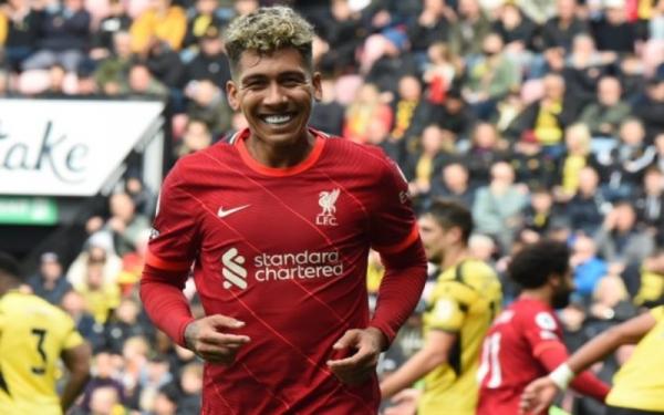 Roberto Firmino Liverpool Striker Liverpool, Roberto Firmino merayakan gol ke gawang Watford dalam laga Liga Inggris 2021/2022 di Stadion Vicarage Road, Sabtu (16/10/2021).