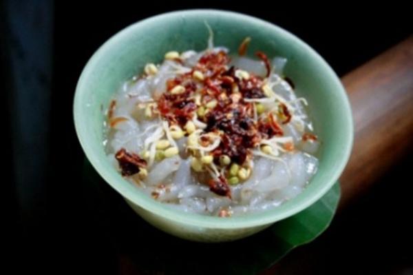  Ini salah satu kuliner unik di Kulonprogo. Menikmati dawet yang dikasih topping sambel, kecambah hingga bawang goreng. (Foto : dinpar.kulonprogokab.go.id)