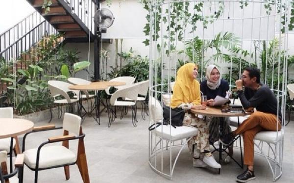 Jika ingin bersantai bareng teman, Noach Cafe and Bistro Surabaya ini bisa jadi pilihan. (Foto: Foursquare).