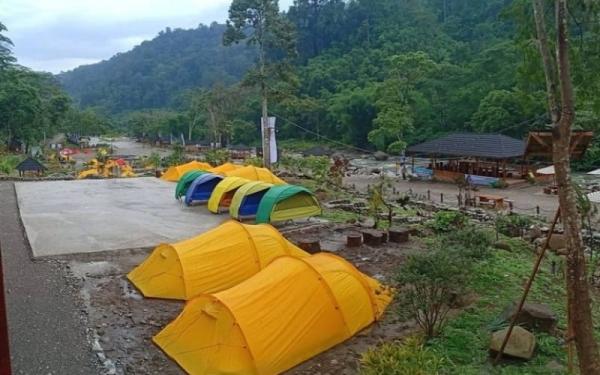 Rizal Camping Ground Rizal Camping Ground Pelangi Kenidai menyajikan suasana pegunungan yang dijamin bikin adem. (Foto: Instagram)