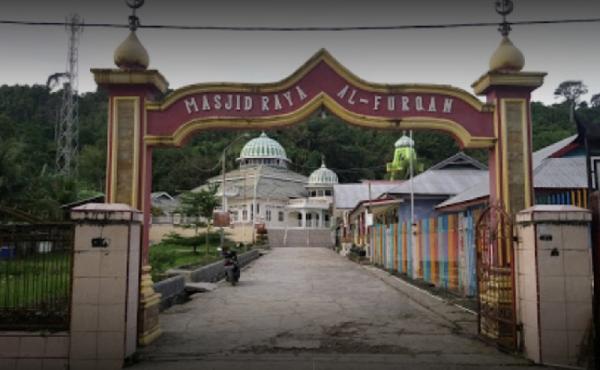 Masjid Raya Al Furqan Sikakap 10 tempat ibadah di Kepulauan Mentawai Sumatera Barat, salah satunya Masjid Raya Al Furqan Sikakap. (Foto: Istimewa)