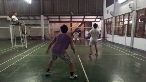 GOR PRESTASI Lapangan badminton di GOR Bulutangkis Prestasi Bandung. (Foto: id.foursquare.com)