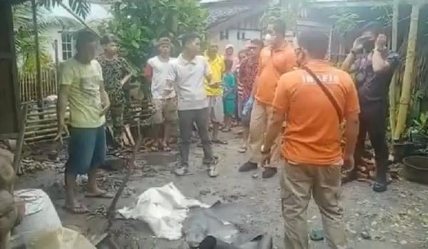 Pembunuhan Sambas1 Olah TKP pembunuhan di Sambas. (Foto: iNews/Uun Yuniar)