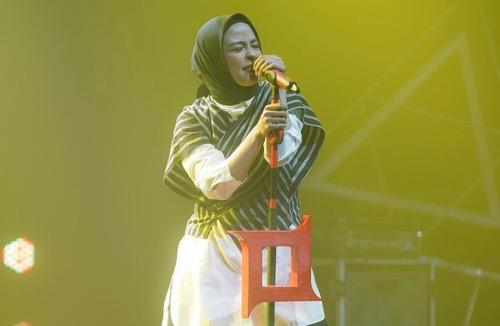 Artis tomboi yang kini berhijab salah satunya Tantri Syalindri.
