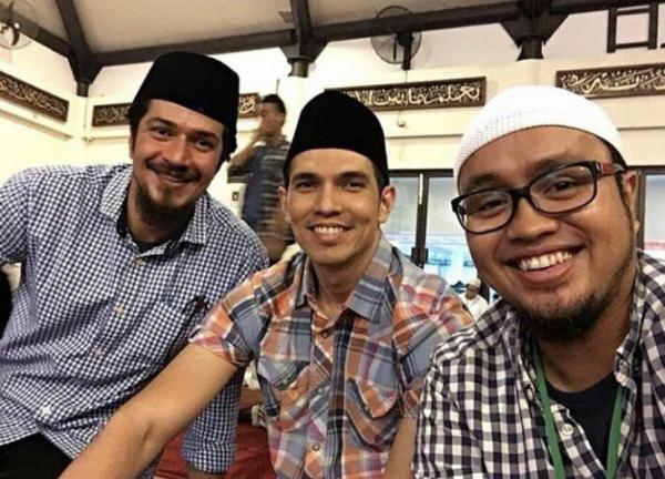 IMG 8342 Deretan artis cowok yang hijrah dan memutuskan mengubah penampilan. (foto: Instagram)
