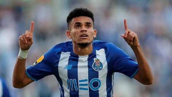 Newcastle siap boyong Luis Diaz Newcastle United mulai bergerak mendekati sejumlah pemain usai diakuisisi Pangeran Arab Saudi, Mohammad Bin Salman. Kini, Newcastle siap memboyong Luis Diaz. (foto: Marca)