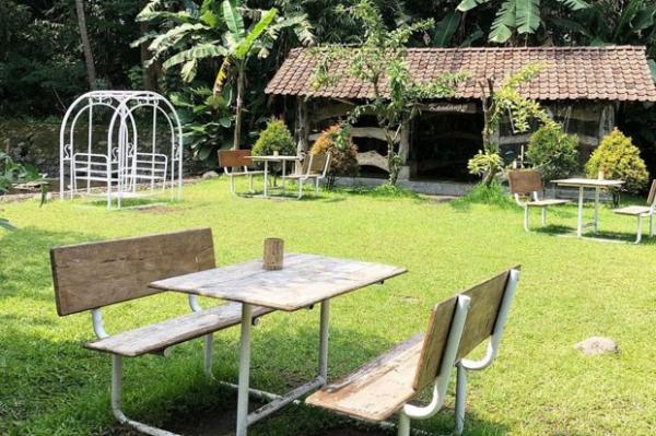 Wedangan Kampoeng menjadi tempat favorit masyarakat Sleman dan sekitarnya. Lokasinya nyaman dan asri. (Foto : Instagram)