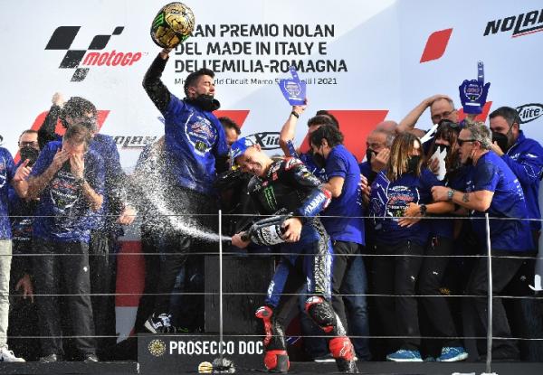Pembalap Tim Monster Energy Yamaha, Fabio Quartararo menjadi kampiun MotoGP 2021. Quartararo menjadi pembalap asal Prancis pertama yang bisa juara MotoGP. (foto: REUTERS).
