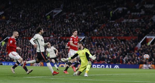 Manchester United baru saja menerima kekalahan memalukan dari Liverpool dilanjutan Liga Inggris 2021/2022. Setan Merah dibantai 0-5 di kandang sendiri. (foto: REUTERS).