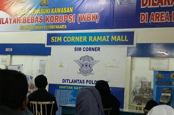 Sim Ramai Mal Corner ramai mal menjadi salah satu tempat mengurus SIM di Jogja. (Foto: IG/Alifafirin)