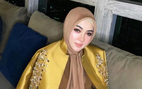 Syahrini biduan dangdut Artis punya sahabat banyak. (foto: Instagram)