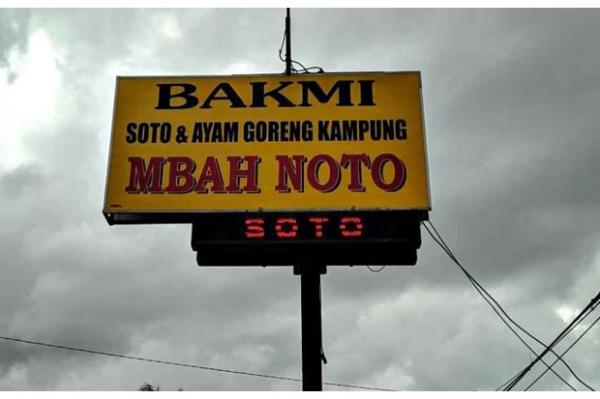 Bakmi Mbah Noto Bakmi, Soto & Ayam Goreng Mbah Noto berada di Jalan Jogja - Wonosari, Plumbon Lor, Logandeng, Playen, Gunungkidul. (Foto : traveloka.com)