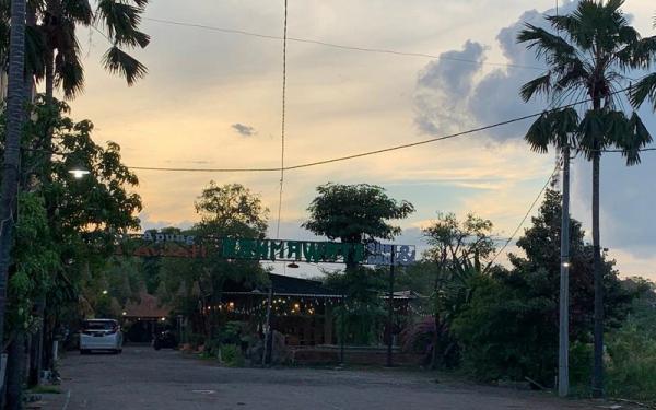Tempat Makan di Lamongan Jawa Timur, Warung Apung Rahmawati Tempat Makan di Lamongan Jawa Timur, Warung Apung Rahmawati