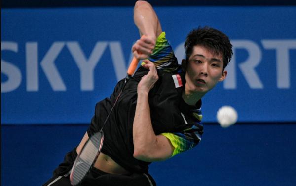 Loh Kean Yew Nama tunggal putra Singapura Loh Kean Yew tengah jadi sorotan setelah berhasil menaklukkan wakil Malaysia Lee Zii Jia pada babak pertama French Open 2021. (Foto: Straits Times)