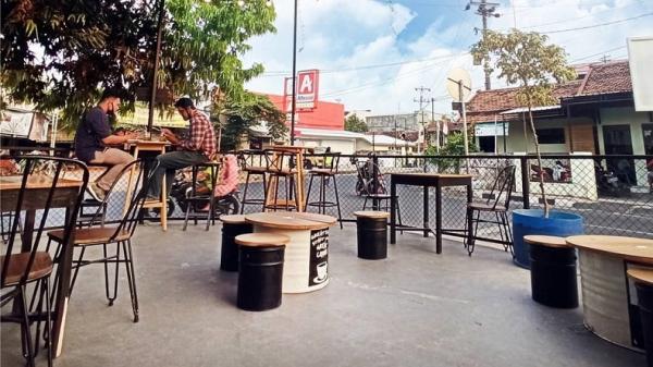 J-Kin Coffee J-Kin Coffee tempat ngopi di Rendeng Kudus. (Foto: Instagram @jkincoffee)