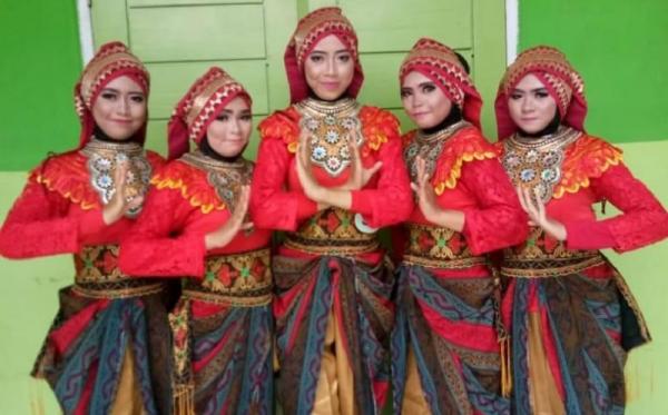 Tari Bedana 6 tarian adat di Lampung, salah satunya Tari Bedana. (Foto: Dok Pribadi)