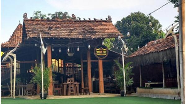 Warung Mbok Tin kudus Warung Mbok Tin, tempat nongkrong di Dawe Kudus.