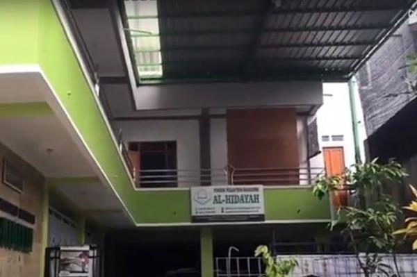 Pondok Pesantren Mahasiswi Al- Hidayah menjadi salah satu pilihan bagi para mahasiswi yang menginginkan untuk &lsquo;mondok&rsquo; sembari kuliah.  (Foto :  https://ppalhidayah.org )