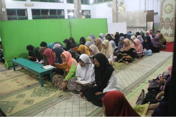 Pondok Pesantren Inayatullah berlokasi di  Jalan Monjali No 20 RT 01 RW 38, Dusun Nandan, Desa Sariharjo, Ngaglik, Sleman. (Foto :  https://ponpesinayatullah.com)
