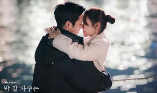 Adegan Ciuman Drama Korea Terpanas, di Something in the Rain. (Foto: Soompi)