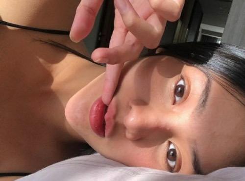 Anya Geraldine selfie Anya Geraldine selfie tampak seksi.