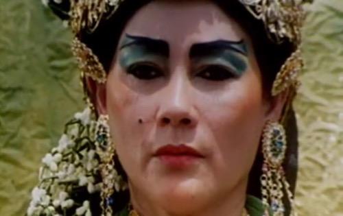 Bermain sebagai Nyi Roro Kidul. Suzzanna bermain sebagai Nyi Roro Kidul. (Foto: IG)