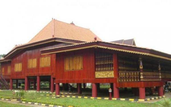 Rumah limas Rumah limas, rumah adat Sumatera Selatan. (Foto: Ist)