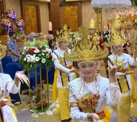 Tari Sigeh Pengunten (Foto: Instagram/Kalianda)