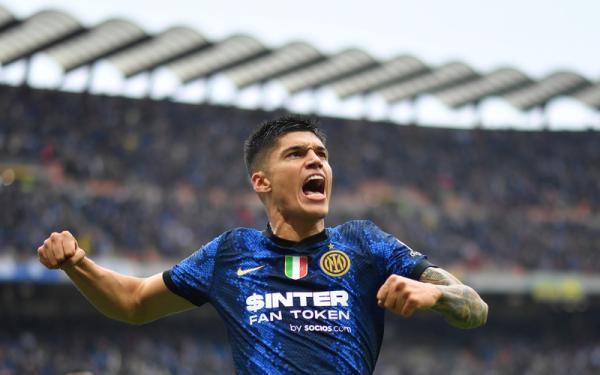 Striker Inter Milan, Joaquin Correa merayakan gol yang dicetaknya ke gawang Udinese dalam laga Liga Italia 2021/2022 di Stadion Giuseppe Meazza, Minggu (31/10/2021). (Foto: REUTERS/Daniele Mascolo)