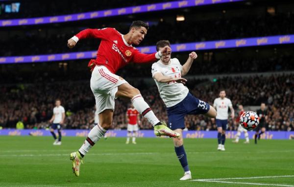 Tottenham Hotspur vs Manchester United MU menang 3-0 atas Tottenham Hotspur dalam lanjutan pekan ke-10 Liga Inggris 2021-2022. Cristiano Ronaldo cetak satu gol. (foto: Reuters)