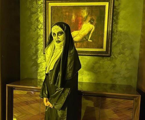 Nindy Ayunda saat hallowen Nindy Ayunda tampil maksimal saat halloween.