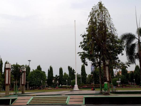 Simpang 7 Kudus (Foto : Adinda B Satria)