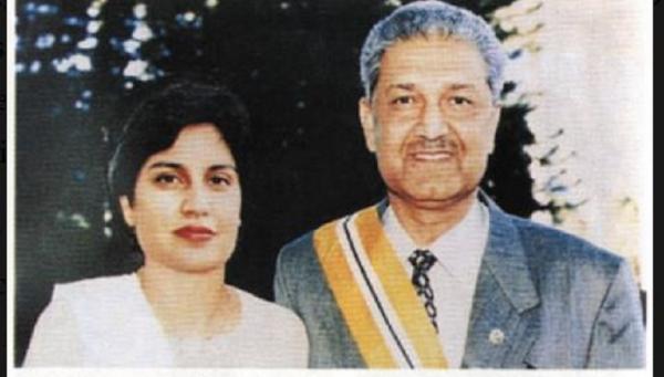 DR AQ Khan DR. AQ Khan dan putrinya Dhina Khan. (Foto: rabwah.net)