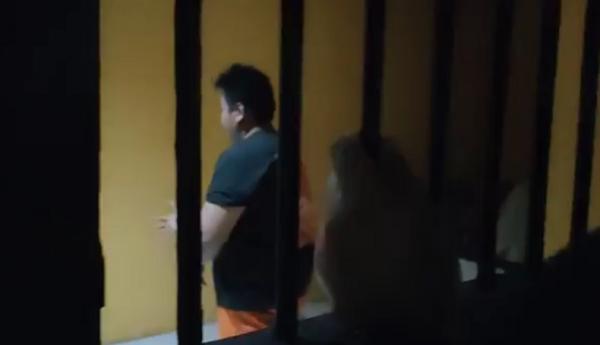 Dicky Setiawan, pelaku penganiayaan anak tiri hingga tewas ditahan di Polsek Candi. (Foto: iNews/Pramono)